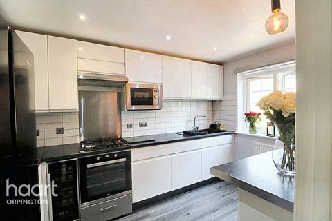 4 Barkway Drive, Orpington, BR6 8PQ