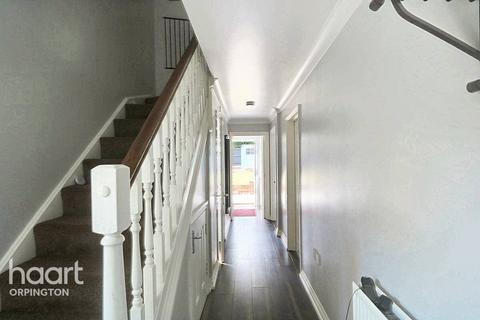 4 Barkway Drive, Orpington, BR6 8PQ