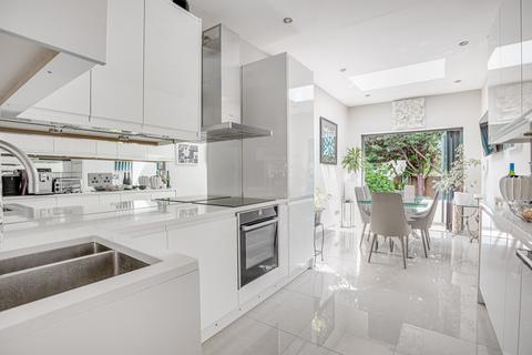 Flat 1, 10 Stile Hall Gardens, London, W4 3BP