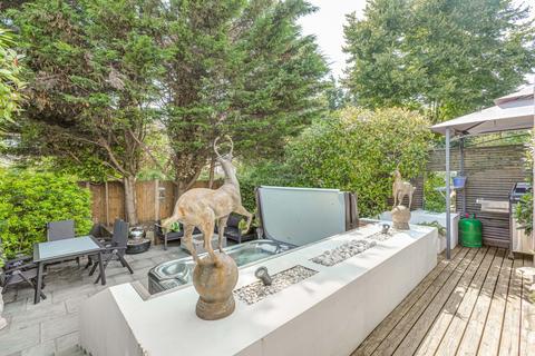 Flat 1, 10 Stile Hall Gardens, London, W4 3BP