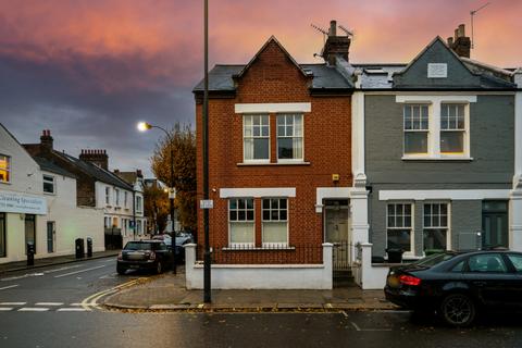 3 bedroom flat for sale, Munster Road, Munster Village, London