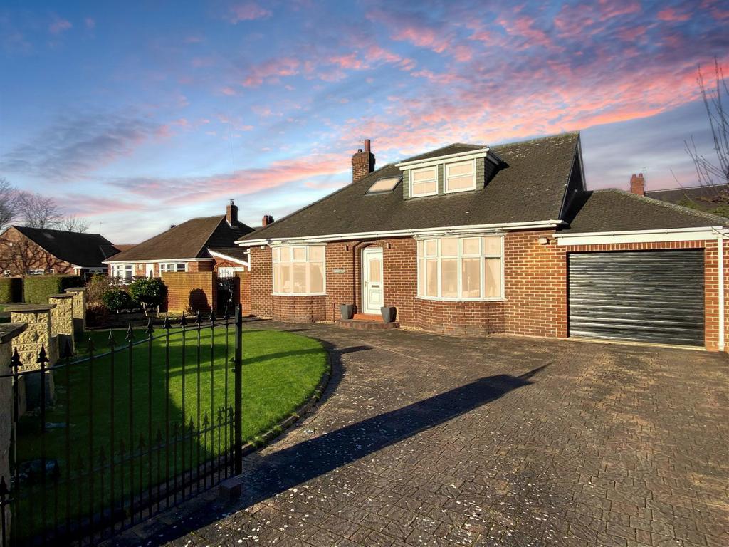 Holburn Crescent, Ryton NE40 4 bed detached bungalow - £370,000