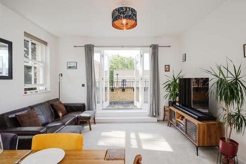 2 bedroom flat for sale, Chambers Park Hill, London SW20