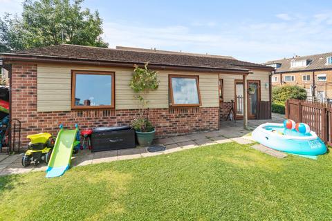 2 bedroom bungalow for sale, Leeds LS15