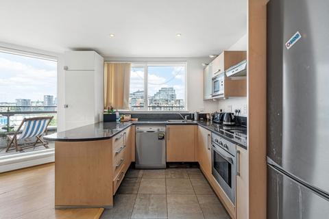 2 bedroom flat for sale, Smugglers Way, London SW18