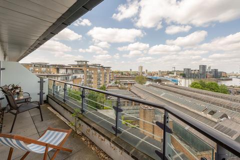 2 bedroom flat for sale, Smugglers Way, London SW18