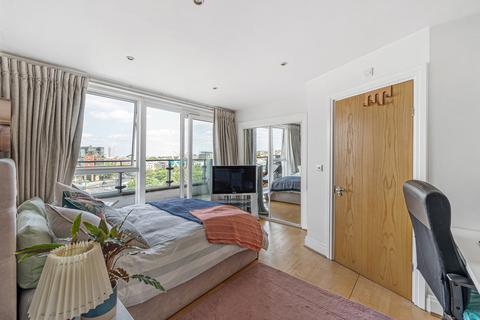 2 bedroom flat for sale, Smugglers Way, London SW18