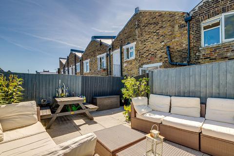 2 bedroom flat for sale, Kilburn High Road, London NW6