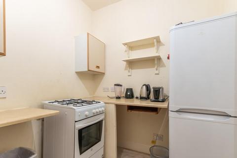 2 bedroom flat to rent, 0819L Causewayside, Edinburgh, EH9 1PU