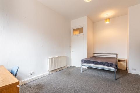 2 bedroom flat to rent, 0819L Causewayside, Edinburgh, EH9 1PU