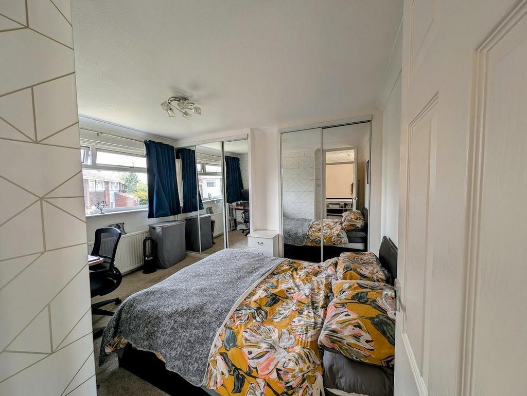 Bed 1.jpg