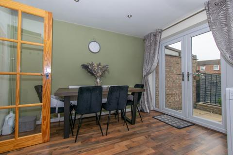 25 Rushton Drive, Leicester, LE2 9HX