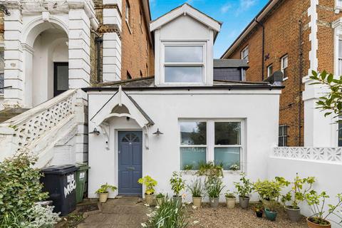 1 Mountbatten Close, London, SE19 1AP