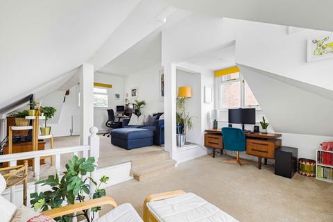 1 Mountbatten Close, London, SE19 1AP