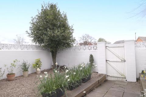 1 Mountbatten Close, London, SE19 1AP