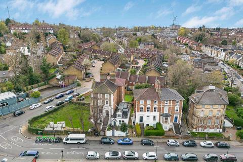 1 Mountbatten Close, London, SE19 1AP