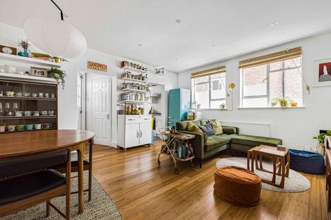 1 Mountbatten Close, London, SE19 1AP