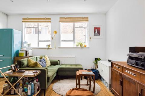 1 Mountbatten Close, London, SE19 1AP
