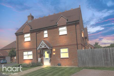 3 bedroom detached house for sale, Elm Leys, Aylesbury