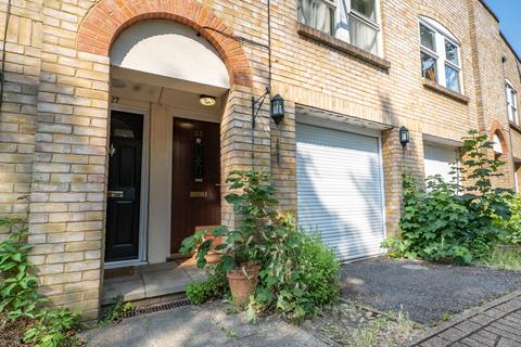 25 Saville Row, Bromley, BR2 7DX
