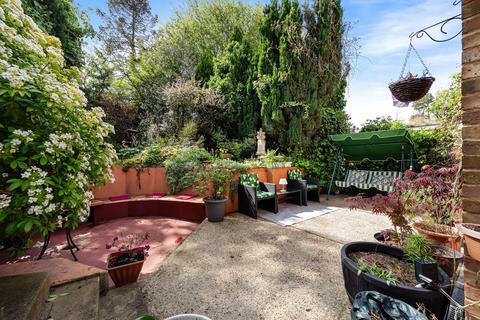 17 Dalton Close, Orpington, BR6 9QY