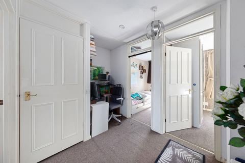 17 Dalton Close, Orpington, BR6 9QY
