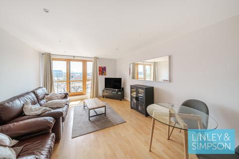 2 bedroom flat for sale, BALMORAL PLCAE, 2 BOWMAN LANE, LEEDS, LS10