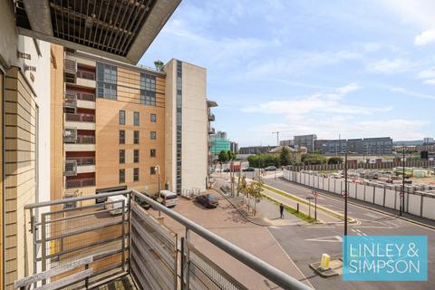 2 bedroom flat for sale, BALMORAL PLCAE, 2 BOWMAN LANE, LEEDS, LS10