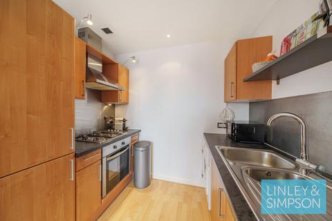 2 bedroom flat for sale, BALMORAL PLACE, 2 BOWMAN LANE, LEEDS, LS10