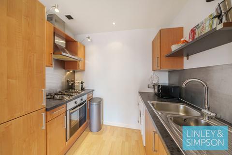 2 bedroom flat for sale, BALMORAL PLACE, 2 BOWMAN LANE, LEEDS, LS10