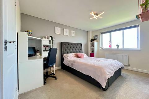 13 Bramling Way, Rainham, Gillingham, ME8 8FF