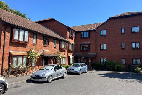 1 bedroom ground floor flat for sale, High Street, Bushey WD23