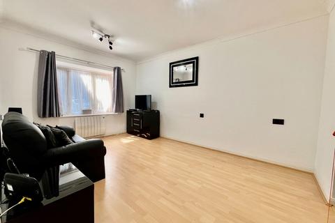 1 bedroom ground floor flat for sale, High Street, Bushey WD23