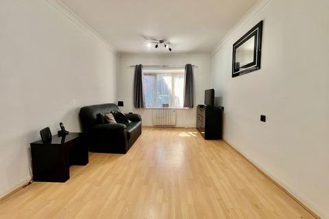 1 bedroom ground floor flat for sale, High Street, Bushey WD23