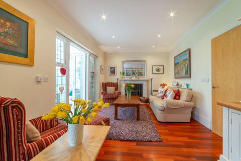 13 Fauna Close, Stanmore, HA7 4PX