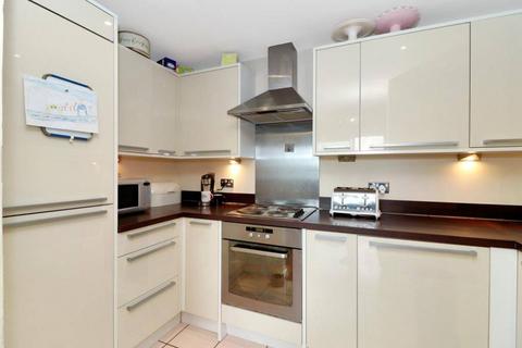 2 bedroom flat for sale, Lord Street, Watford WD17