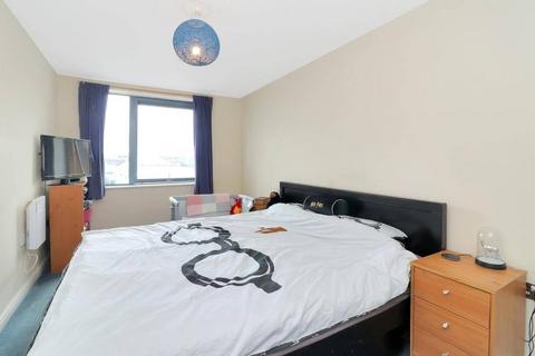 2 bedroom flat for sale, Lord Street, Watford WD17