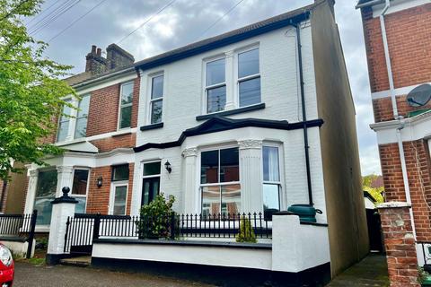 18 Malvern Road, Gillingham, ME7 4BA