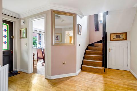 7 Friary Drive, Sutton Coldfield, B74 4JT