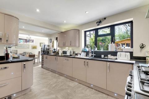 39 Thistle Down Close, Sutton Coldfield, B74 3EE