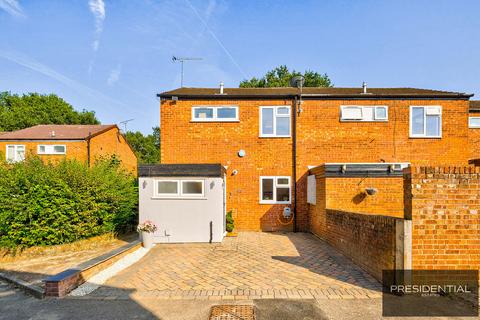 32 Austen Close, Loughton, IG10 3TX
