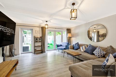 32 Austen Close, Loughton, IG10 3TX
