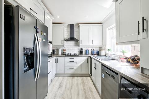 32 Austen Close, Loughton, IG10 3TX