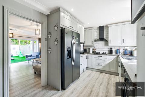 32 Austen Close, Loughton, IG10 3TX