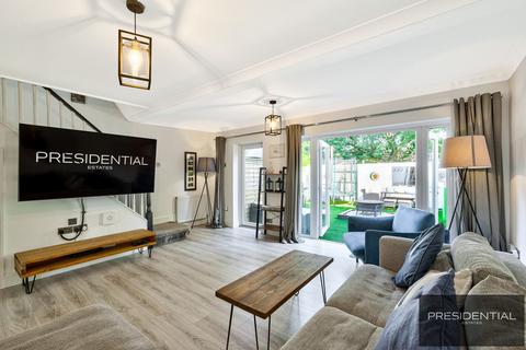32 Austen Close, Loughton, IG10 3TX