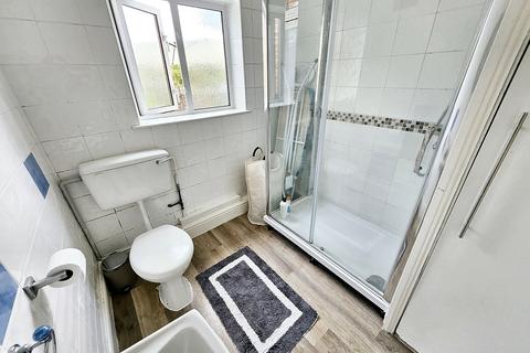 56 Gloucester Road, Trowbridge, BA14 0AE