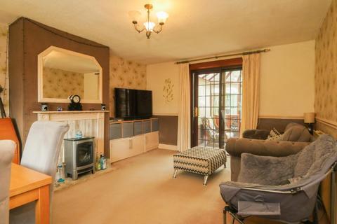 3 bedroom terraced house for sale, Brookfield Gardens, LS13 1NN