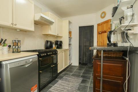 3 bedroom terraced house for sale, Brookfield Gardens, LS13 1NN