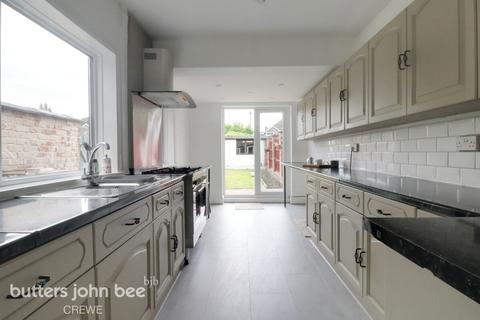 2 bedroom end of terrace house for sale, Gainsborough Road, Crewe