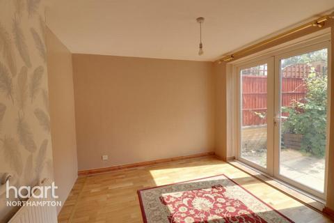 3 bedroom semi-detached house to rent, Eastern Avenue South, Northampton